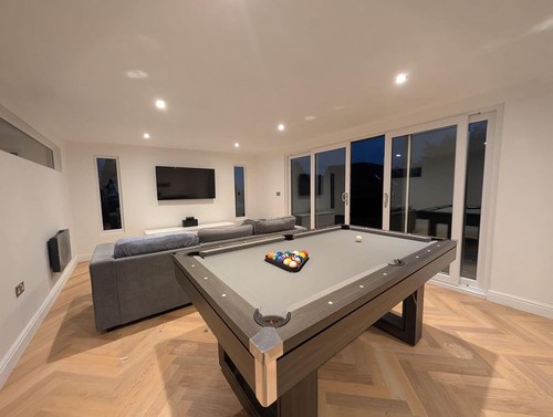 6ft 7ft pool table - table, with